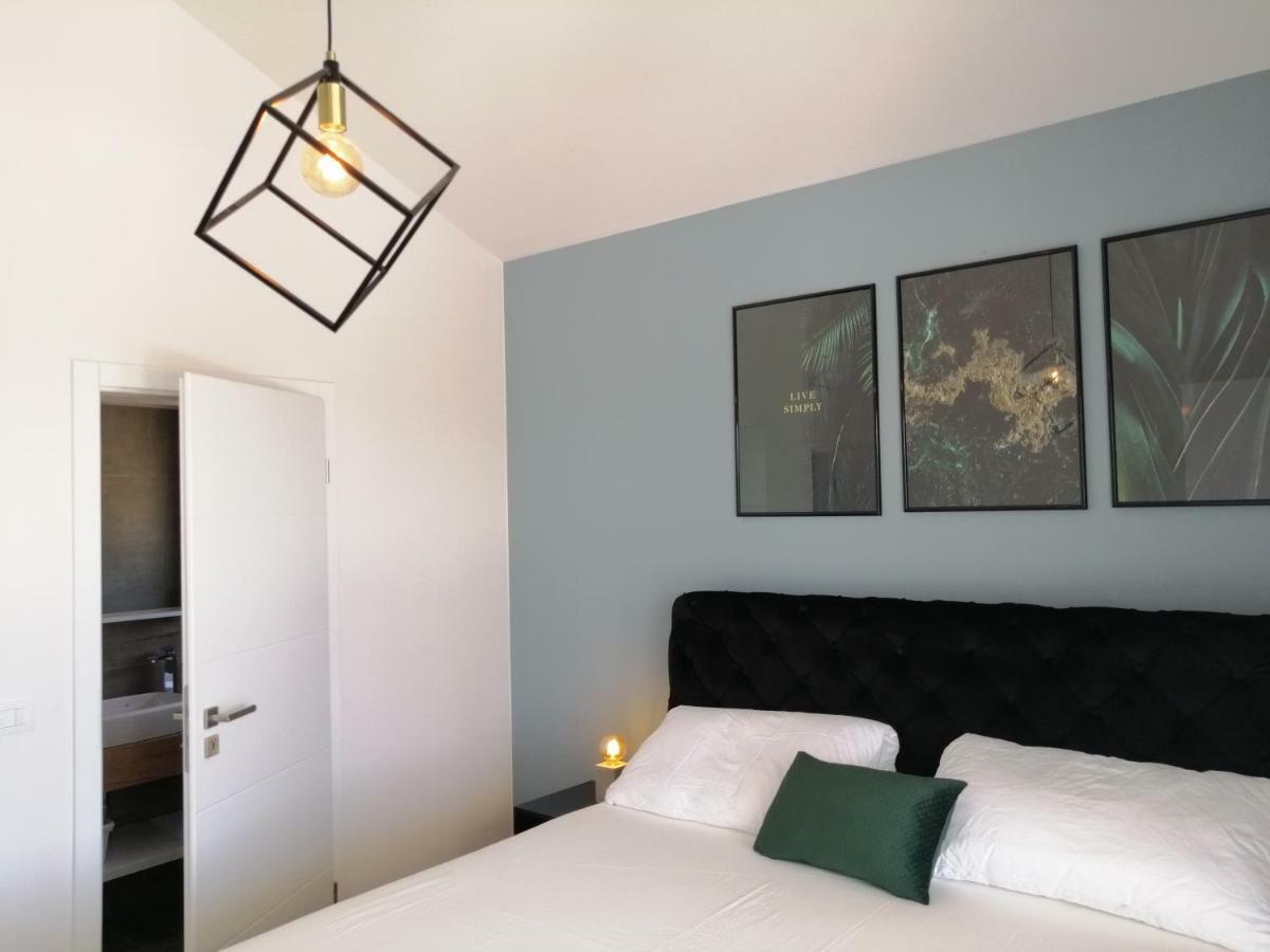Villa Orao Kaštel Novi エクステリア 写真
